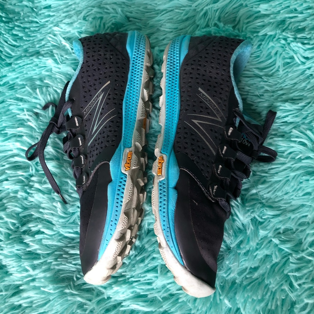 *NEW BALANCE Vibram Minimus sporty lace up shoe